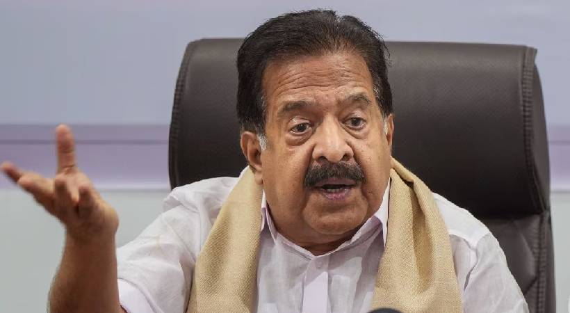 മുഖ്യമന്ത്രി കസേരയ്ക്കായി കോൺഗ്രസിൽ പോര് മുറുകുന്നു; ചെന്നിത്തല ഡൽഹിയിൽ