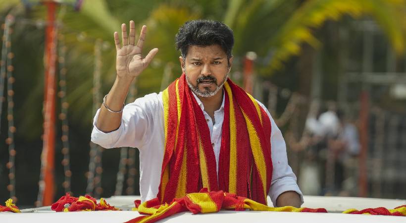 തമിഴ്‌നാട്ടിൽ ‘വിജയ്’ തരംഗമോ? സ്ഥാനാർത്ഥികളുമായി കൂടിക്കാഴ്ച നടത്തി താരം; സഖ്യചർച്ചകൾക്ക് എഐഎഡിഎംകെ