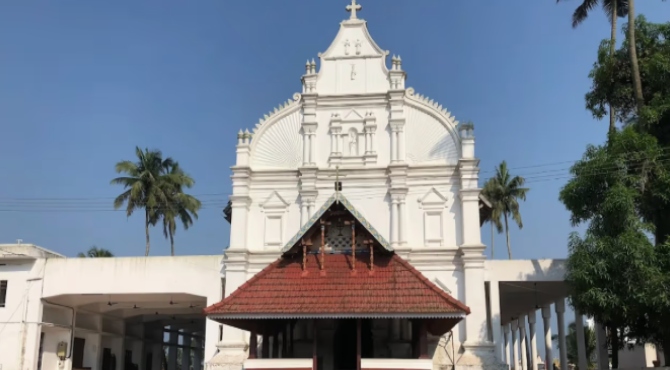 ആഘോഷങ്ങൾ ഇനി കാരുണ്യത്തിന് വഴിമാറുന്നു; വെടിക്കെട്ട് ഉപേക്ഷിച്ചു കടമറ്റം പള്ളിയുൾപ്പെടെയുള്ള ദേവാലയങ്ങൾ