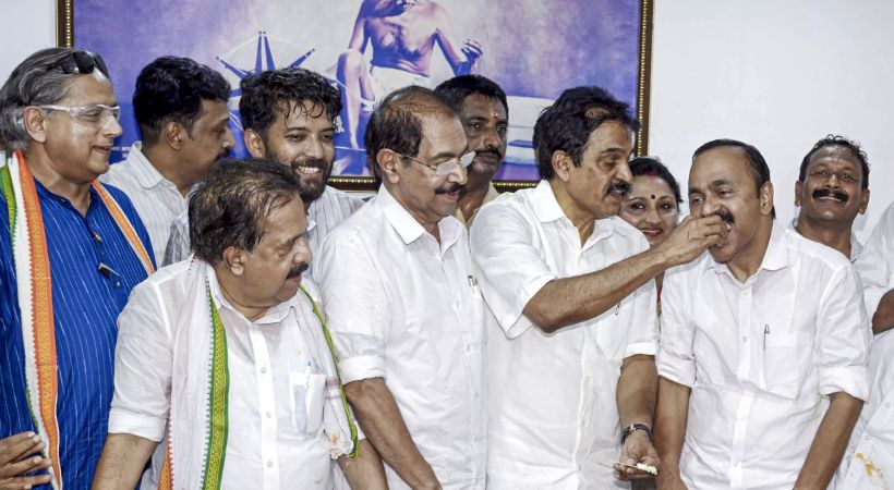 മുഖ്യമന്ത്രി നിശ്ചയിക്കാൻ ‘ഡൽഹി ചർച്ച’; സതീശനും ചെന്നിത്തലയും ഹൈക്കമാൻഡിന് മുന്നിലേക്ക്